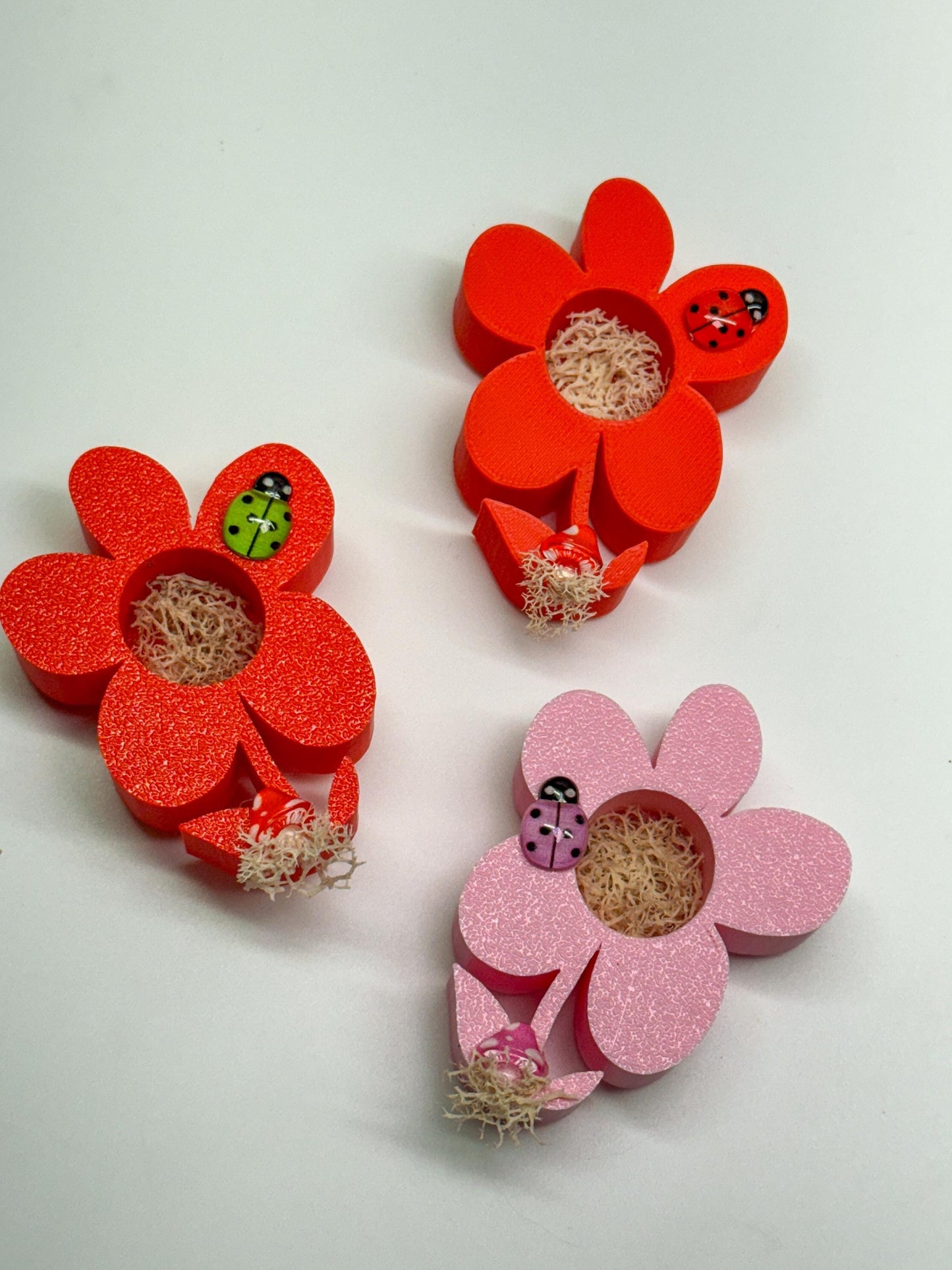 Jumping Spider Flower Magnet Hide,  accessories for enclosure, magnet accessories for spider habitat