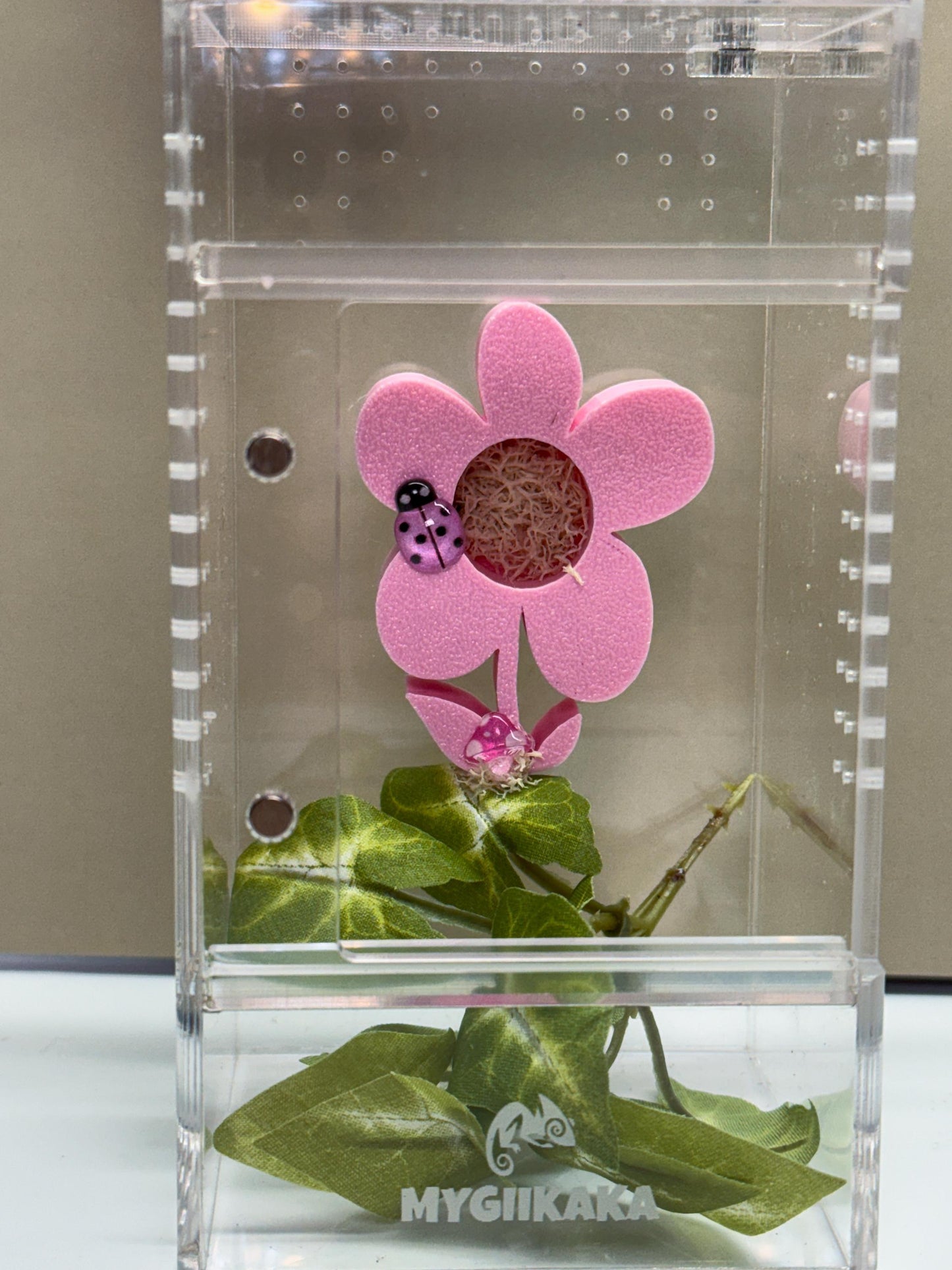 Jumping Spider Flower Magnet Hide,  accessories for enclosure, magnet accessories for spider habitat
