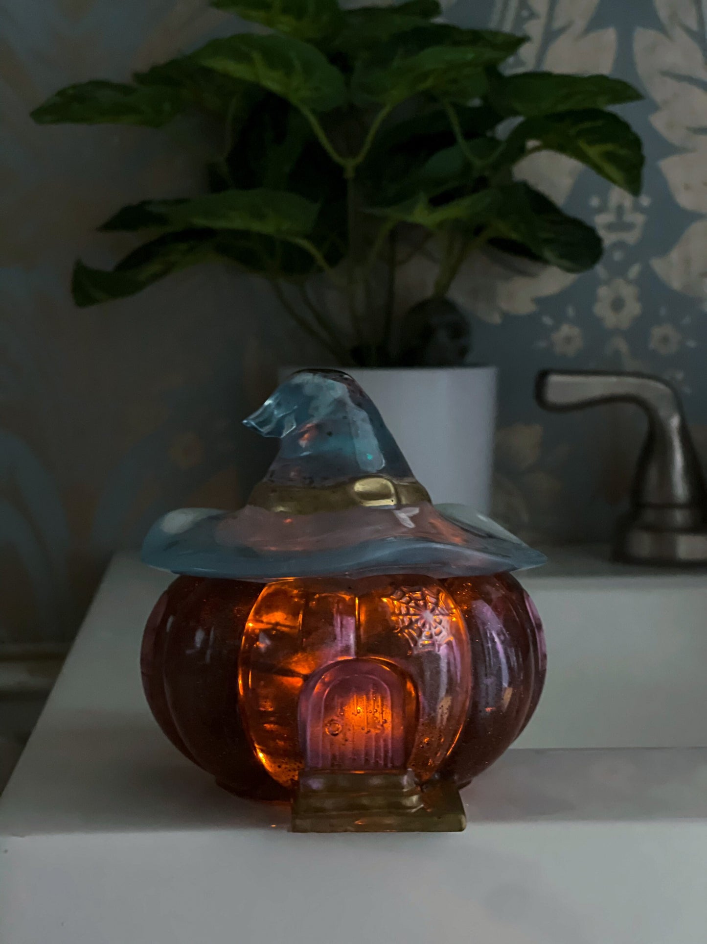 Light up Pumpkin Jar with witches hat