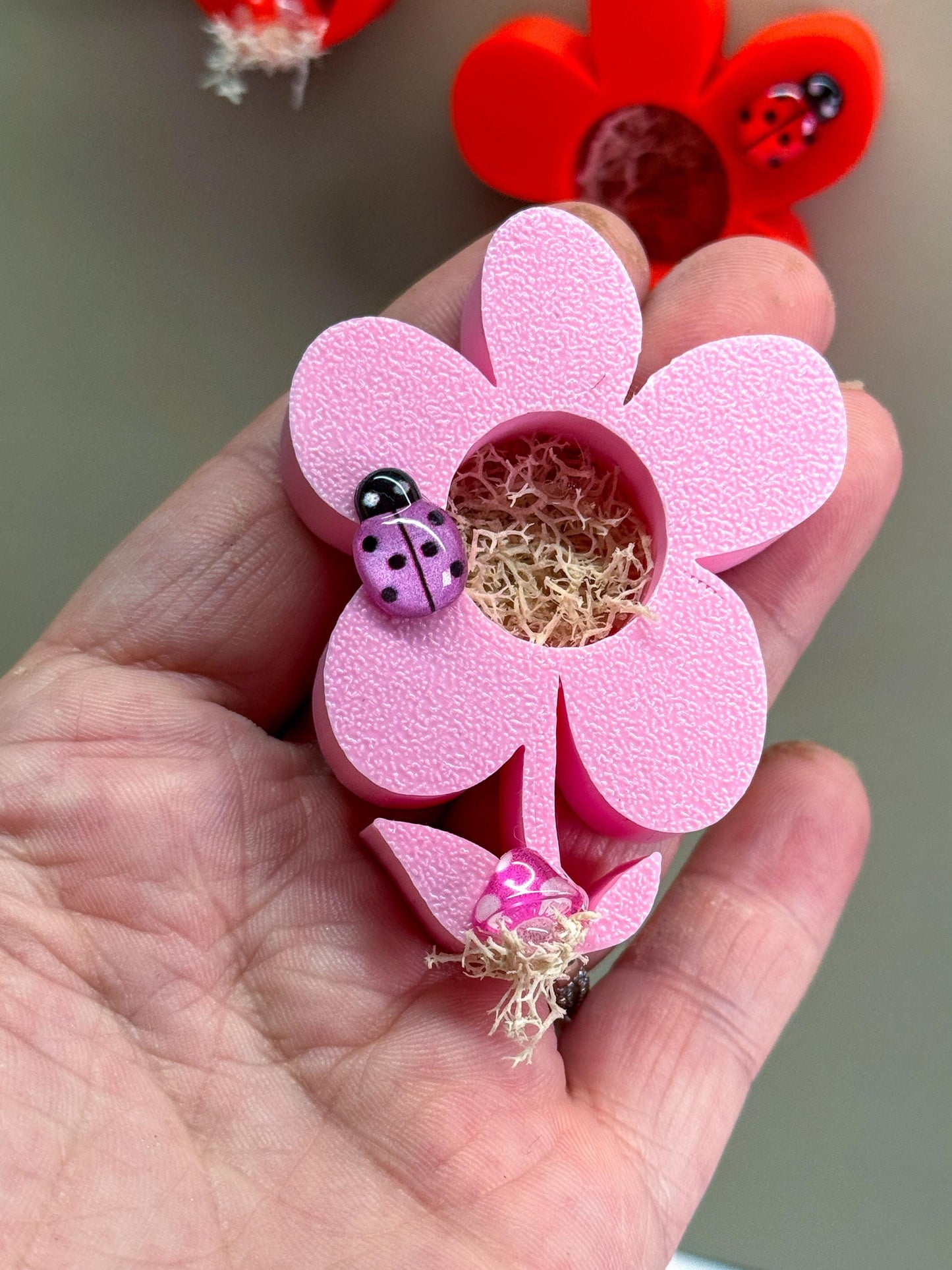 Jumping Spider Flower Magnet Hide,  accessories for enclosure, magnet accessories for spider habitat