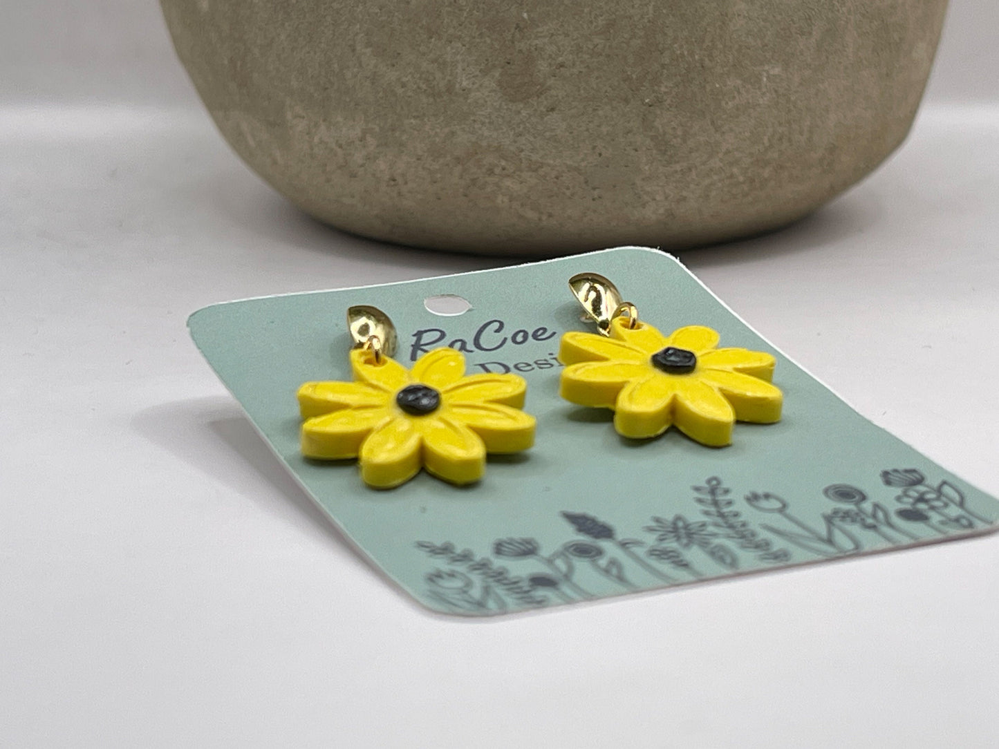 Yellow Daisy earrings, Polymer Clay Earrings, Dangle gold earrings , dressy or casual jewelry