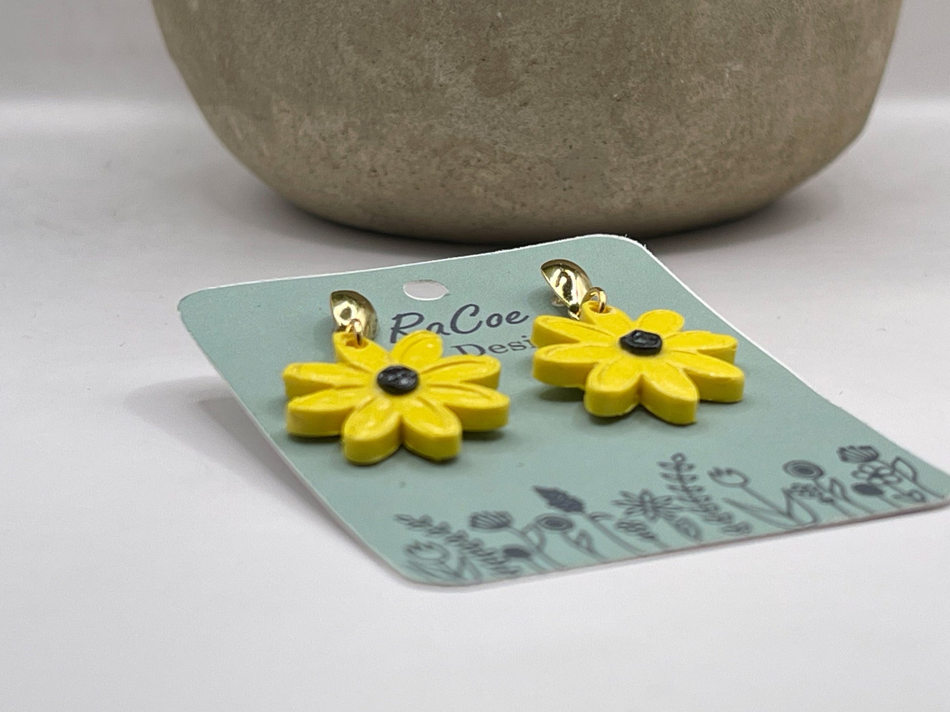 Yellow Daisy earrings, Polymer Clay Earrings, Dangle gold earrings , dressy or casual jewelry