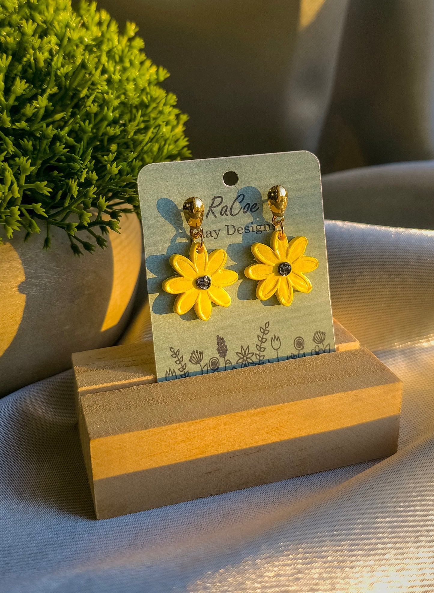 Yellow Daisy earrings, Polymer Clay Earrings, Dangle gold earrings , dressy or casual jewelry