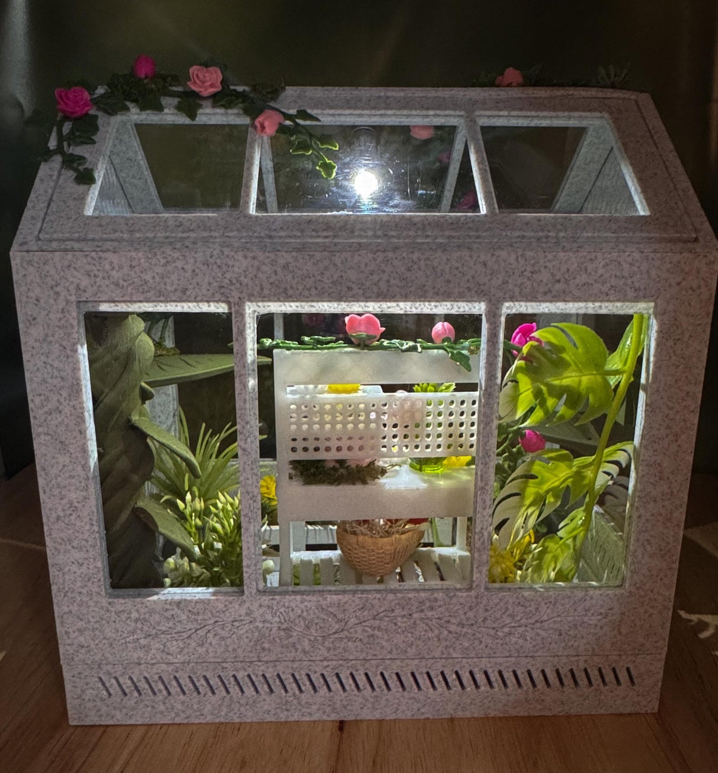 Decorated Greenhouse Jumping Spider Enclosure, Magnetic Front and top opening - Black Marble