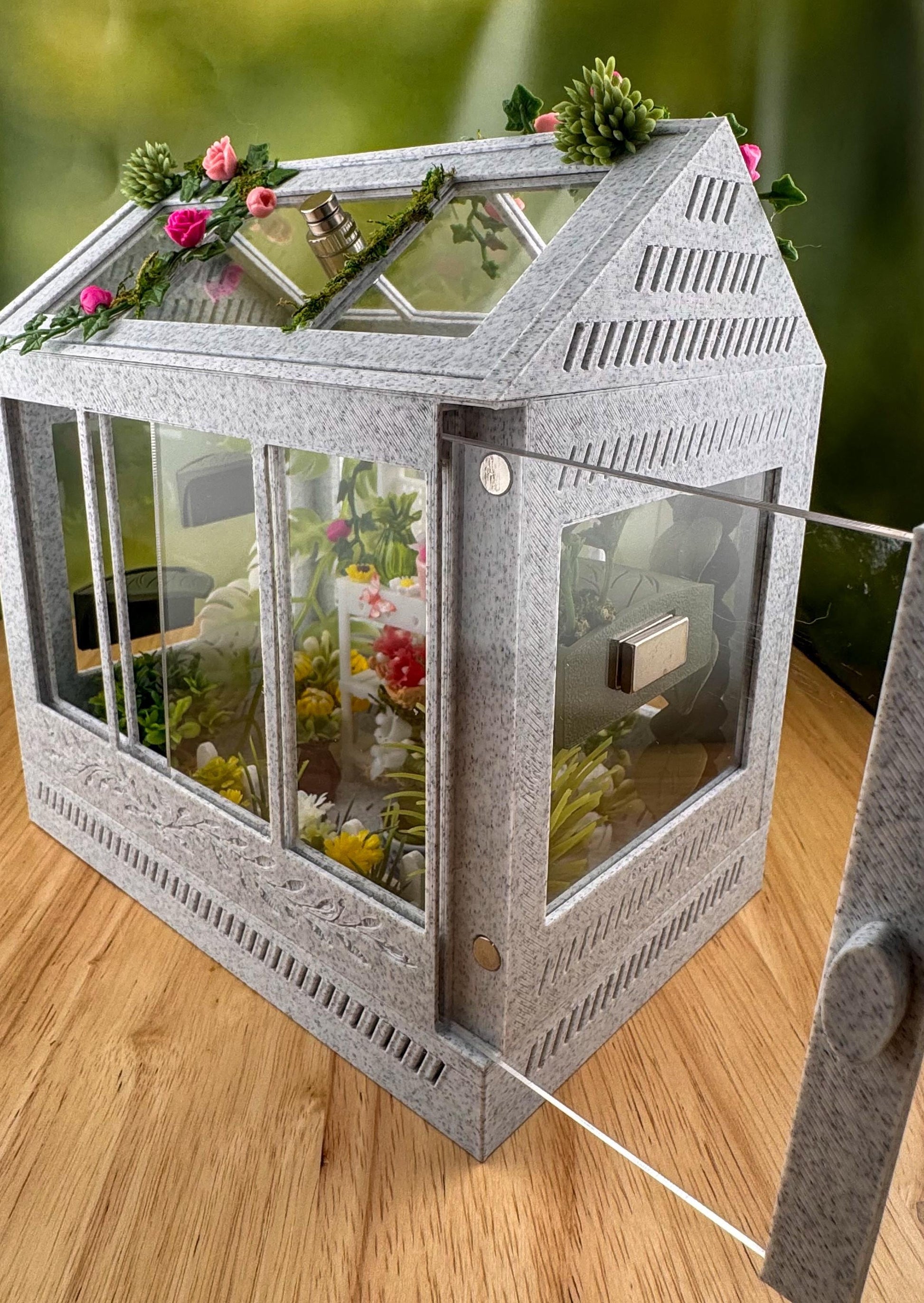 Decorated Greenhouse Jumping Spider Enclosure, Magnetic Front and top opening - Black Marble