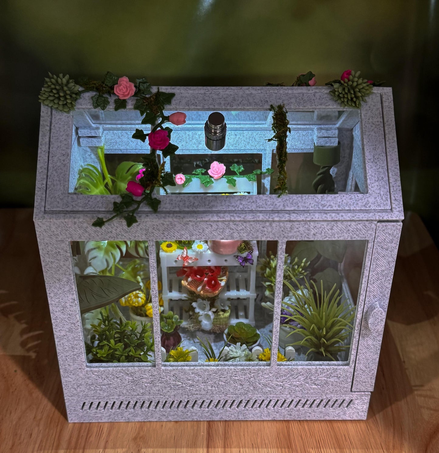 Decorated Greenhouse Jumping Spider Enclosure, Magnetic Front and top opening - Black Marble
