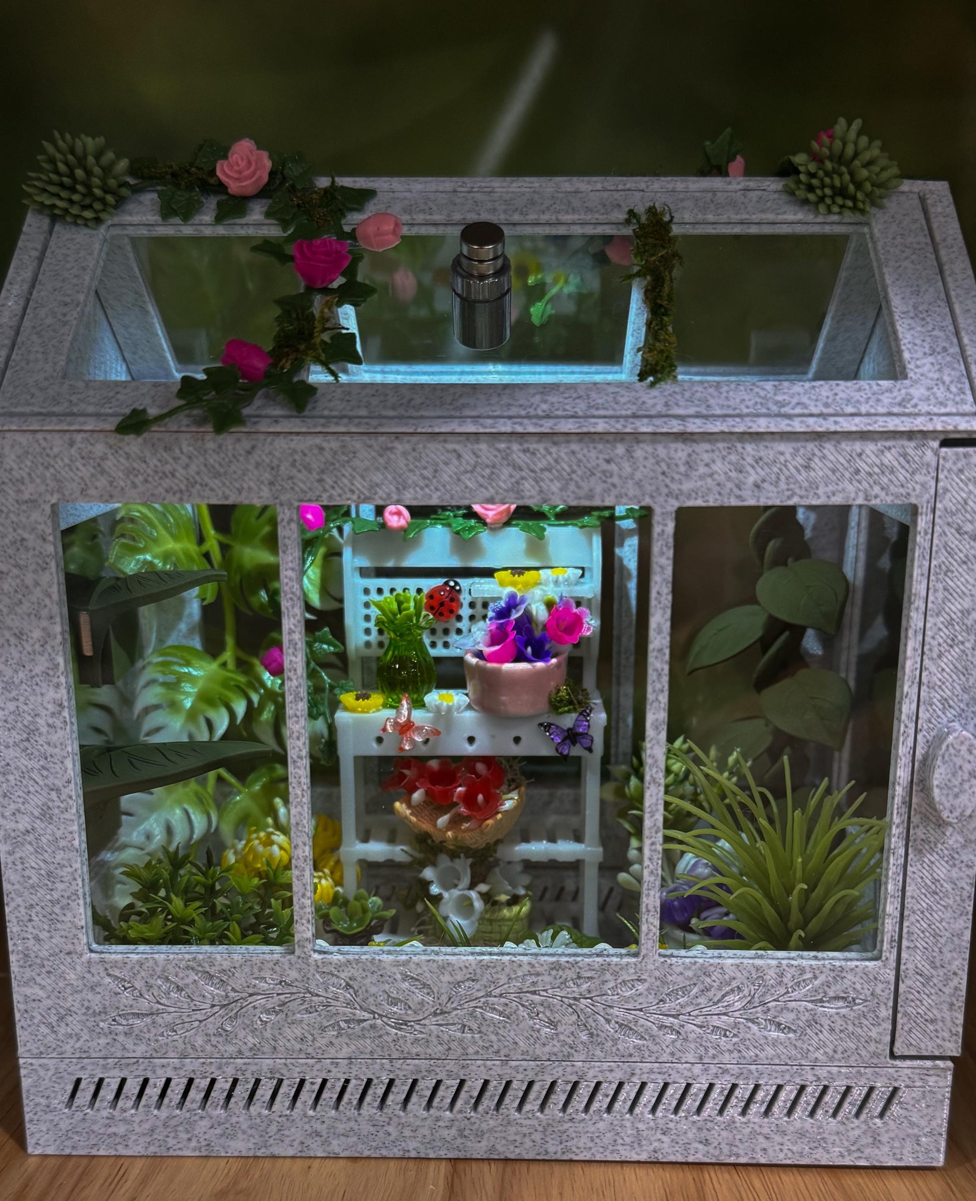Decorated Greenhouse Jumping Spider Enclosure, Magnetic Front and top opening - Black Marble