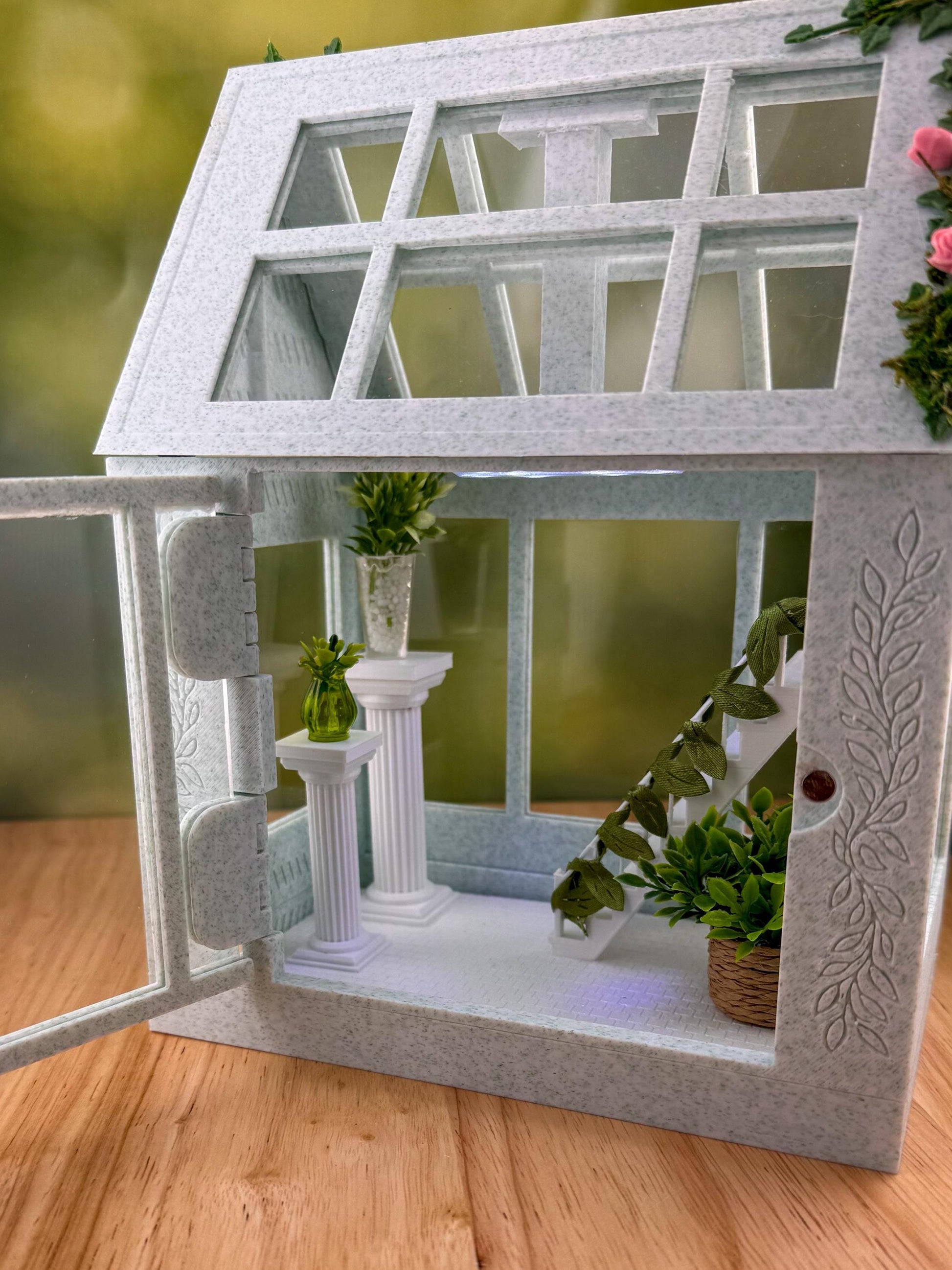 Decorated Greenhouse Jumping Spider Enclosure, Magnetic Front and top opening - Green Marble