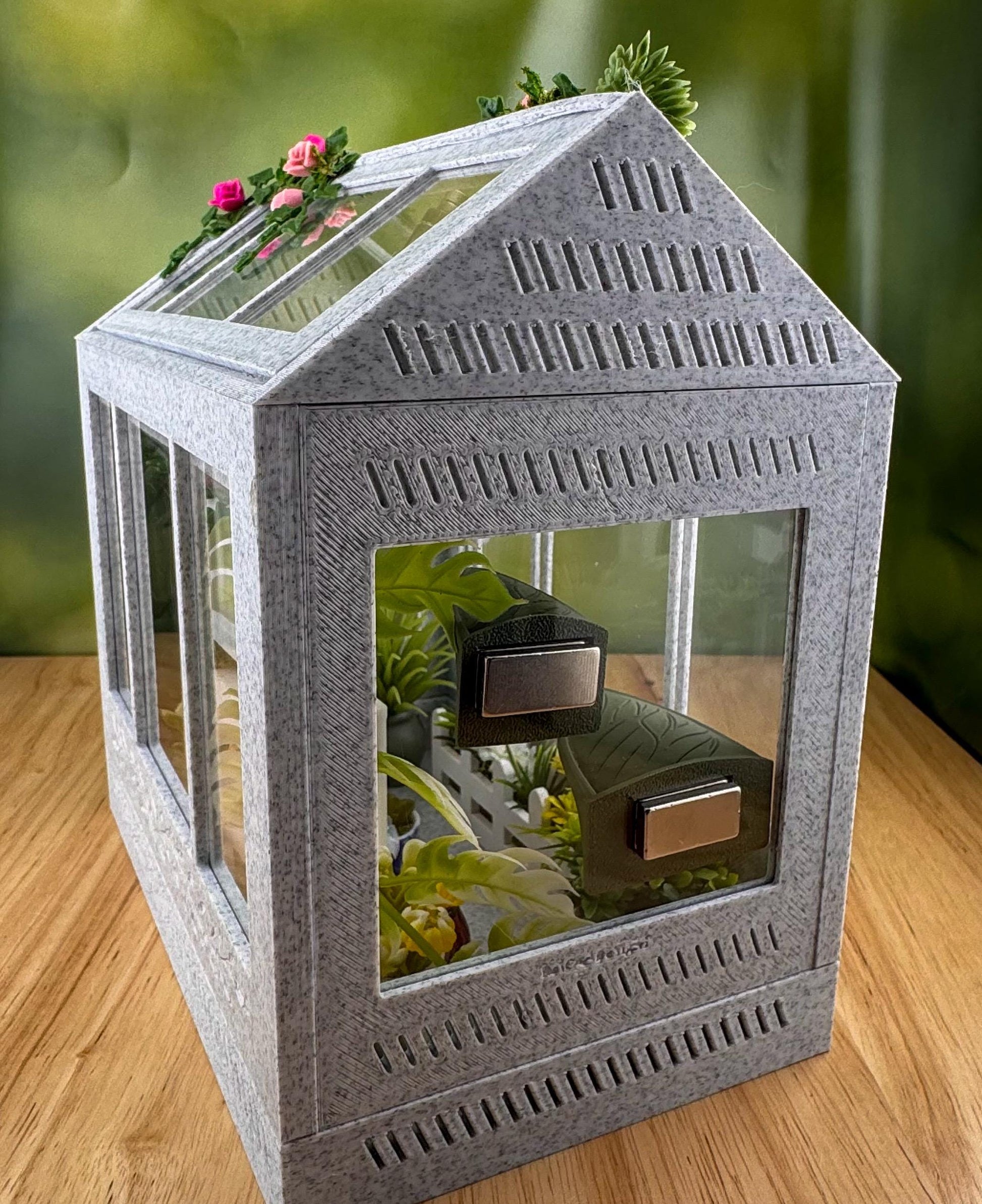 Decorated Greenhouse Jumping Spider Enclosure, Magnetic Front and top opening - Black Marble