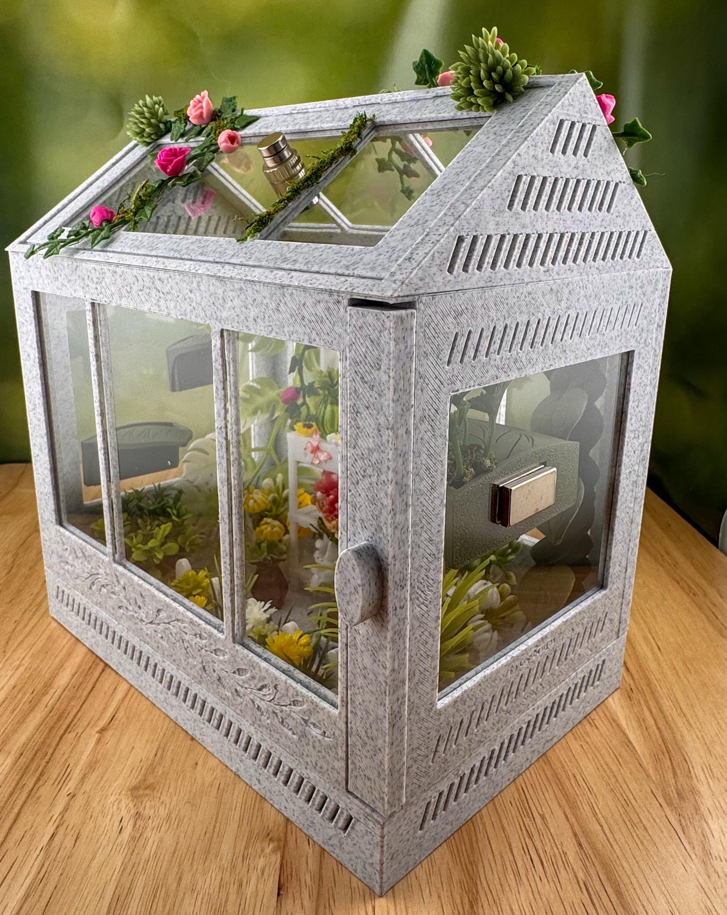 Decorated Greenhouse Jumping Spider Enclosure, Magnetic Front and top opening - Black Marble