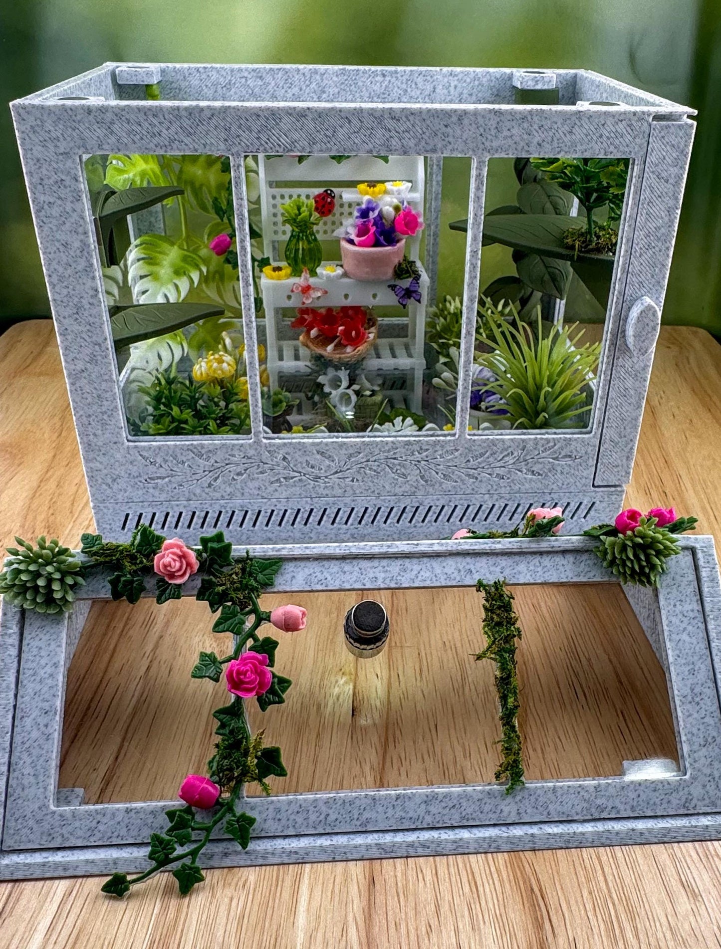 Decorated Greenhouse Jumping Spider Enclosure, Magnetic Front and top opening - Black Marble