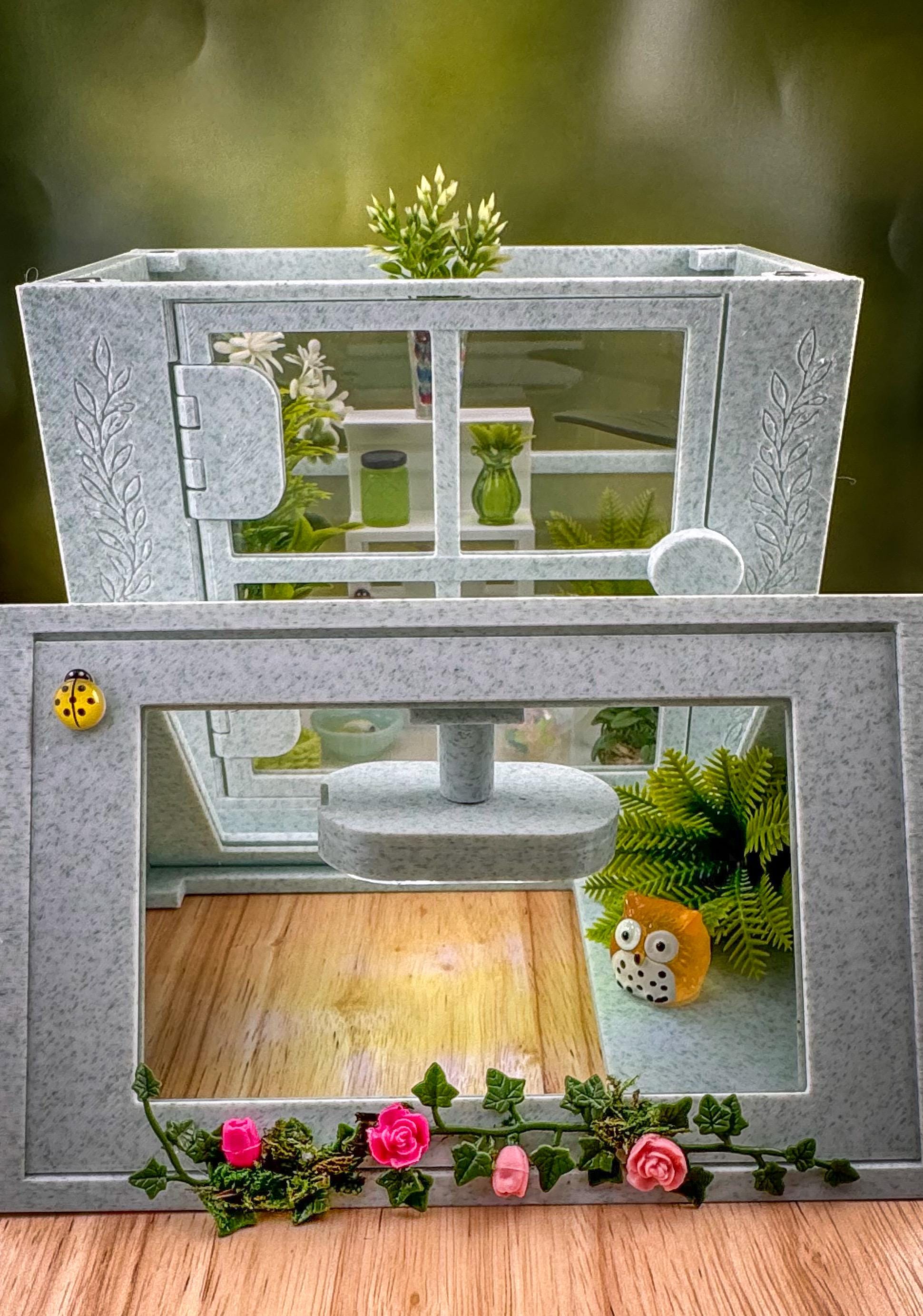 Decorated Jumping Spider greenhouse Enclosure, Magnetic Front and top opening - Green Marble