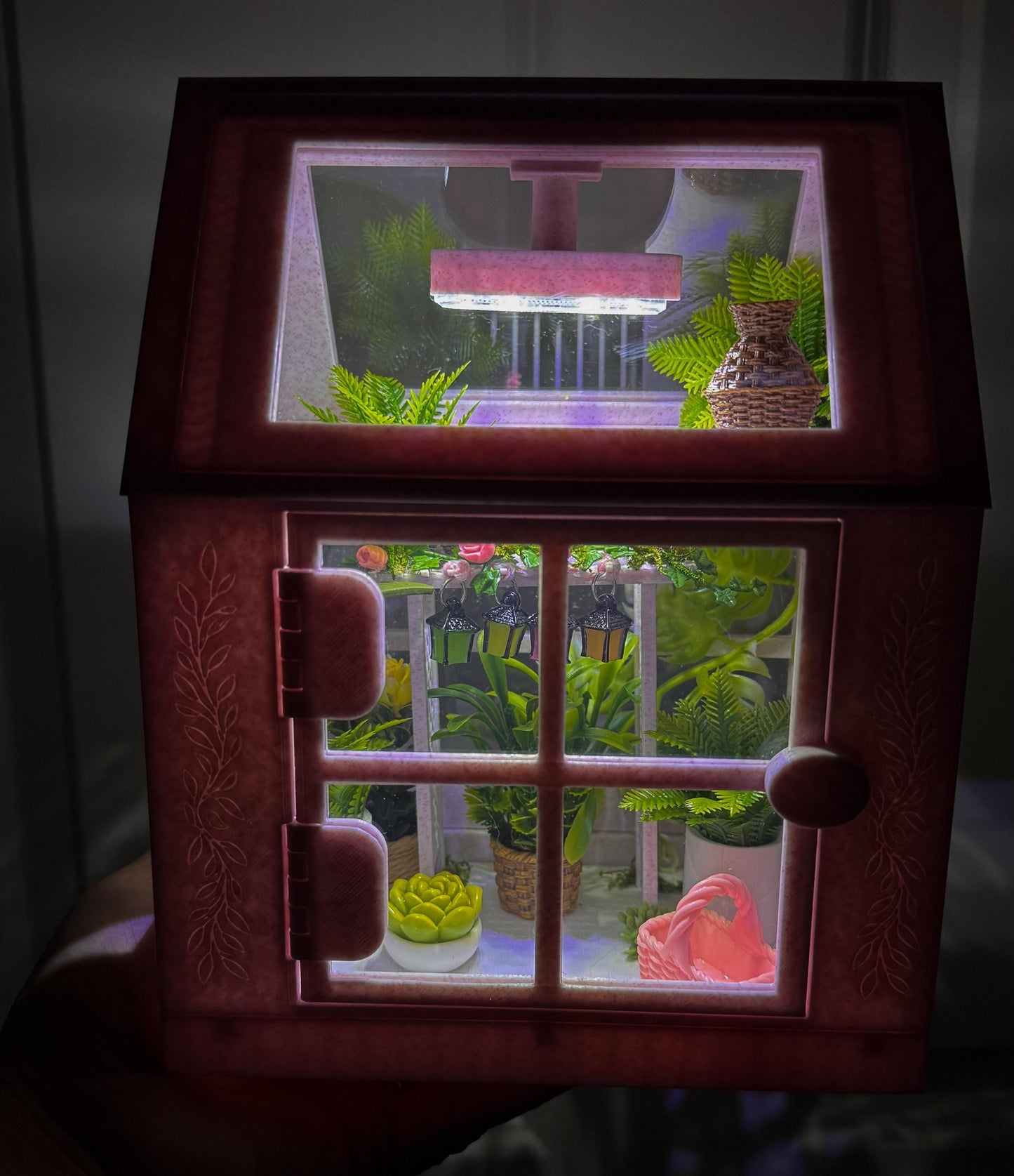 Decorated Jumping Spider greenhouse Enclosure, Magnetic Front and top opening - Pink Marble
