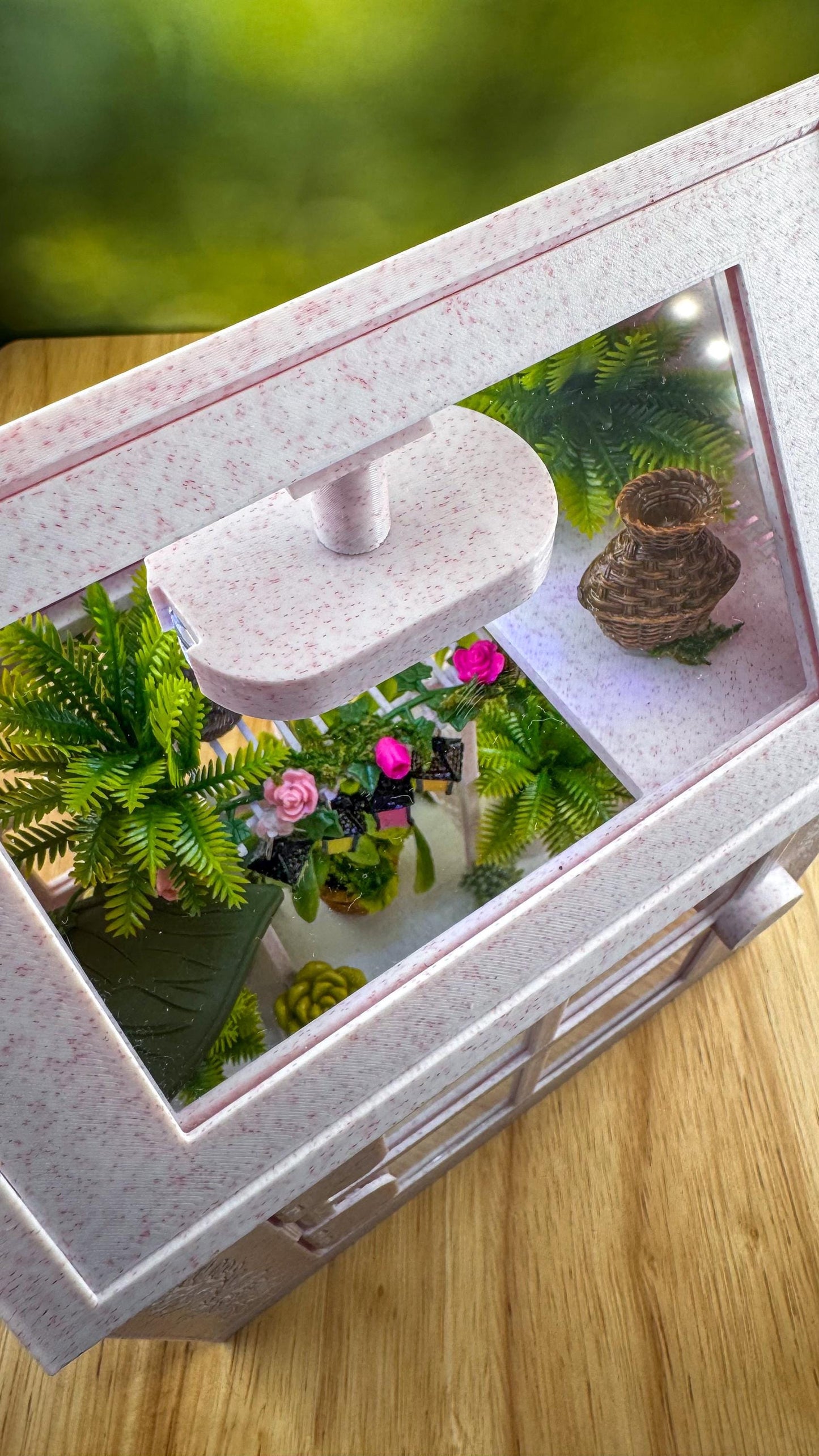 Decorated Jumping Spider greenhouse Enclosure, Magnetic Front and top opening - Pink Marble