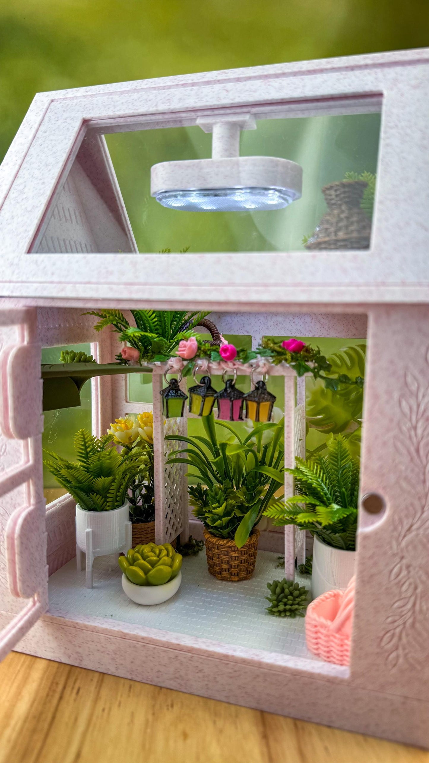 Decorated Jumping Spider greenhouse Enclosure, Magnetic Front and top opening - Pink Marble