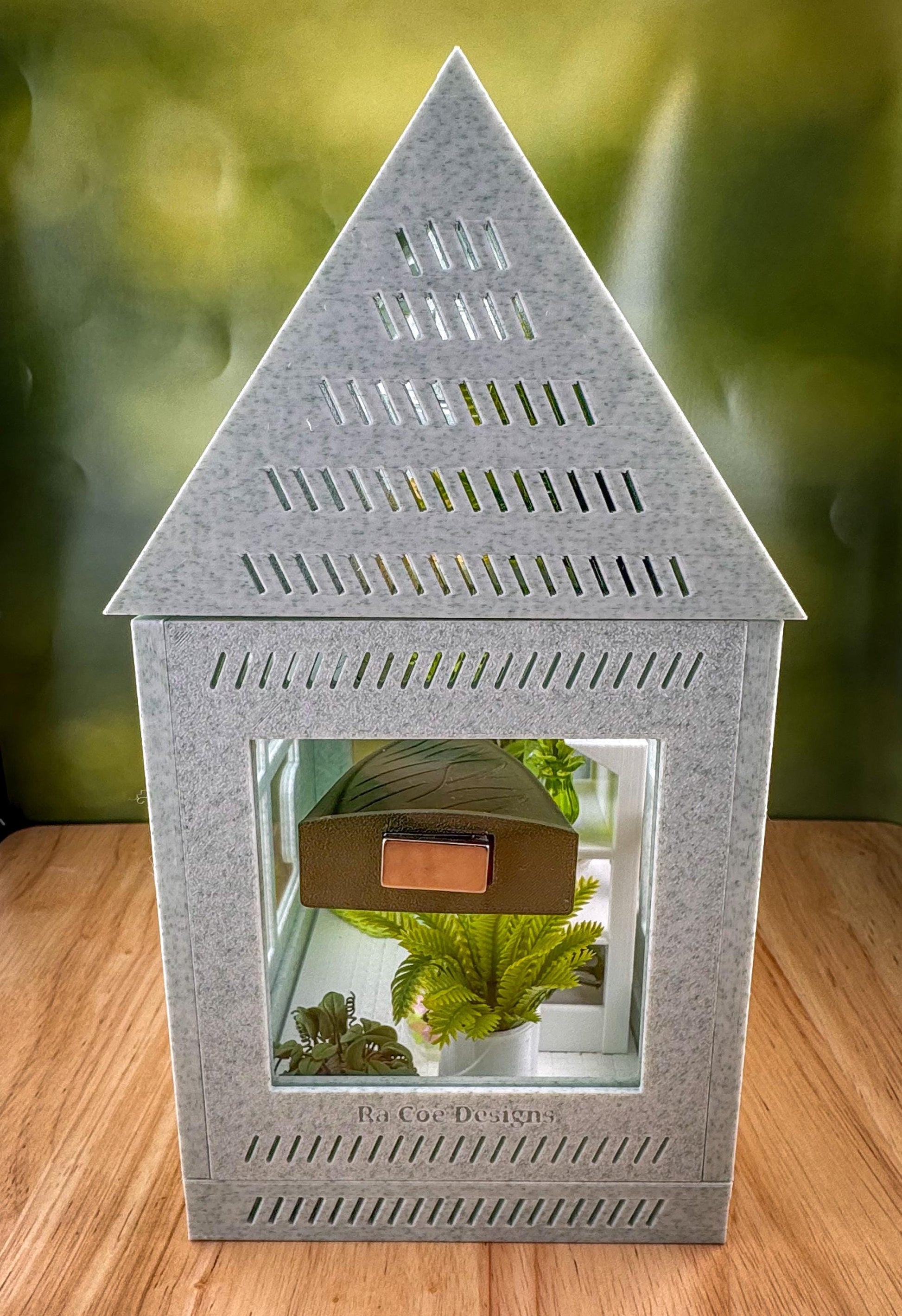 Decorated Jumping Spider greenhouse Enclosure, Magnetic Front and top opening - Green Marble