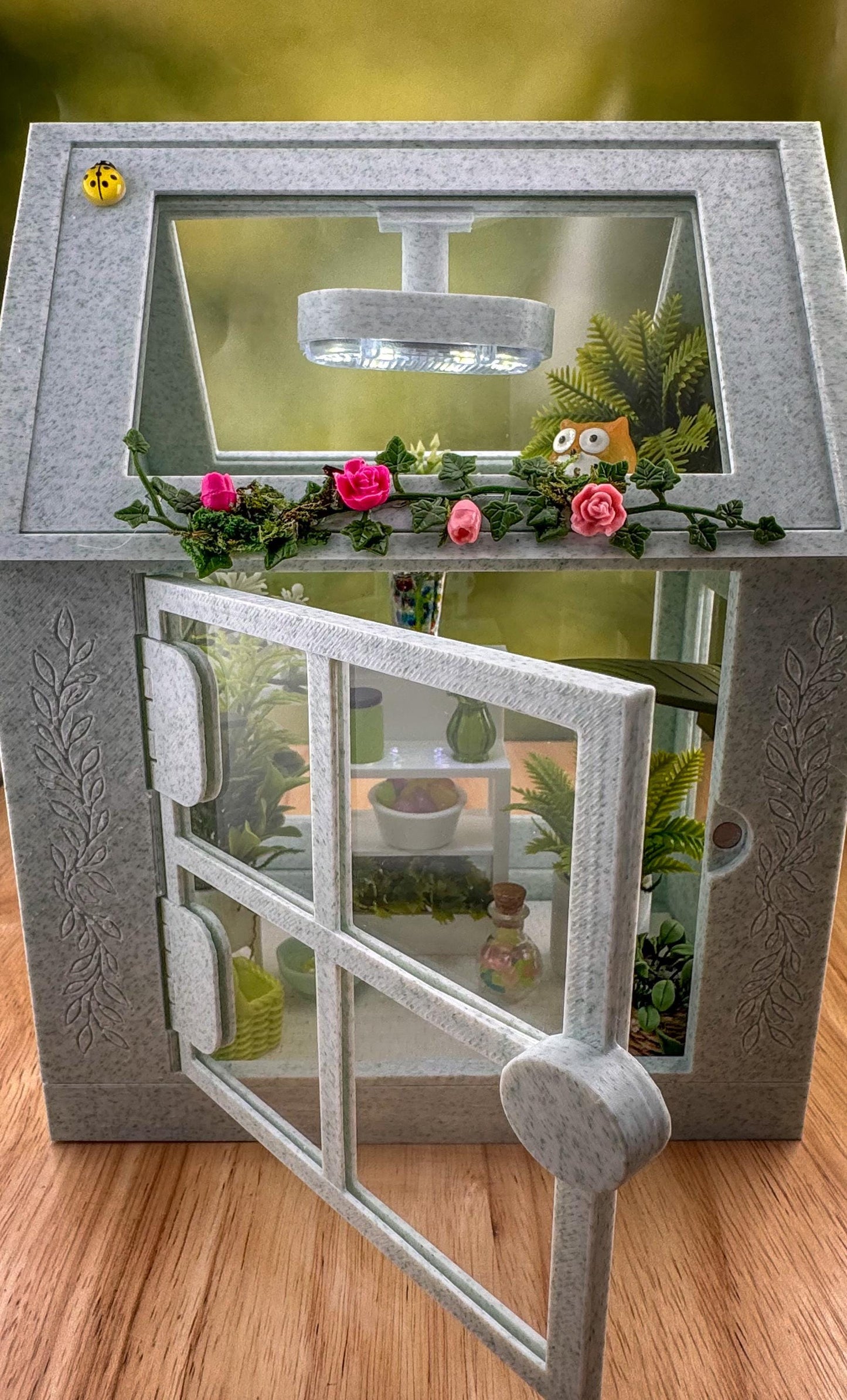 Decorated Jumping Spider greenhouse Enclosure, Magnetic Front and top opening - Green Marble