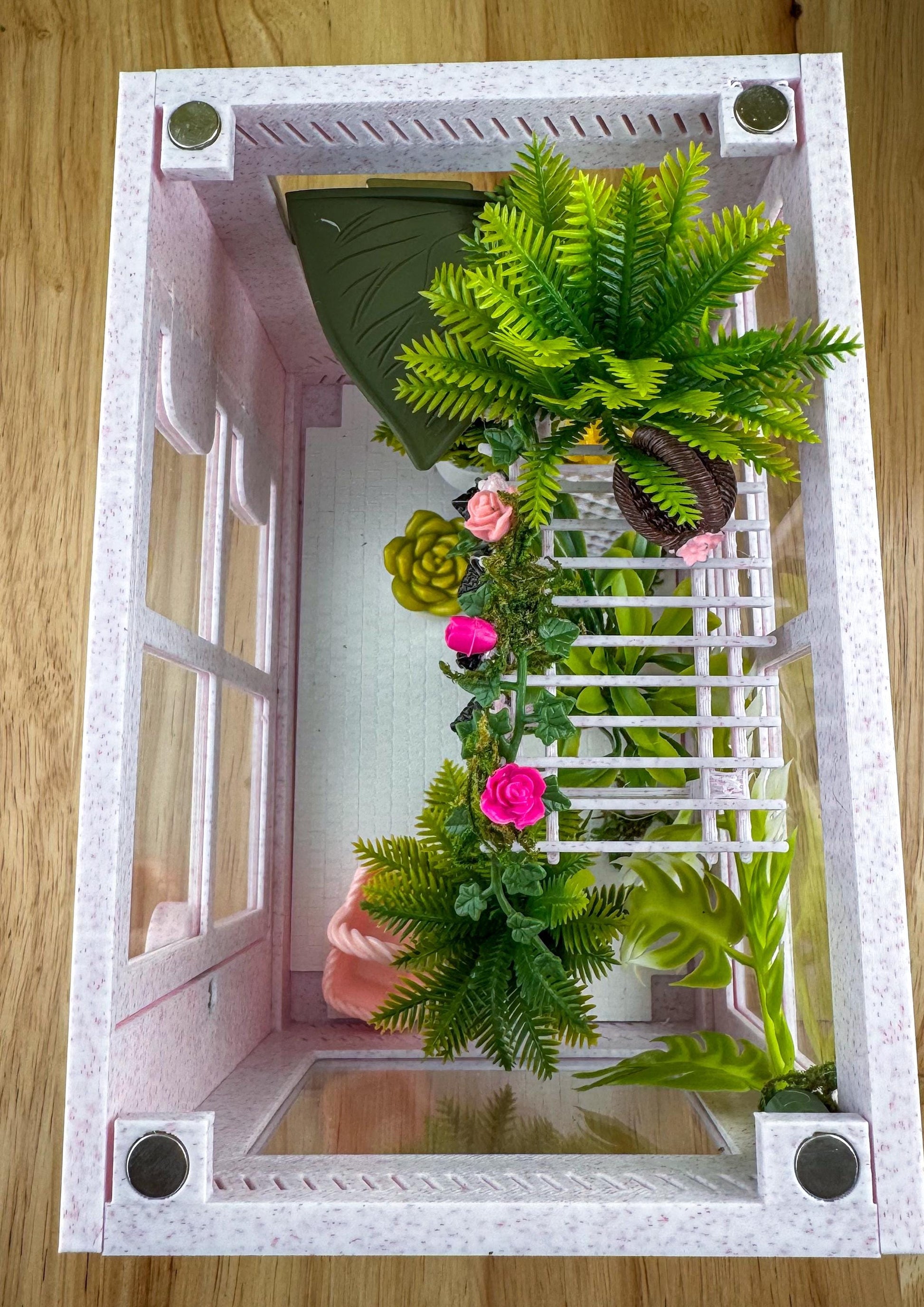 Decorated Jumping Spider greenhouse Enclosure, Magnetic Front and top opening - Pink Marble