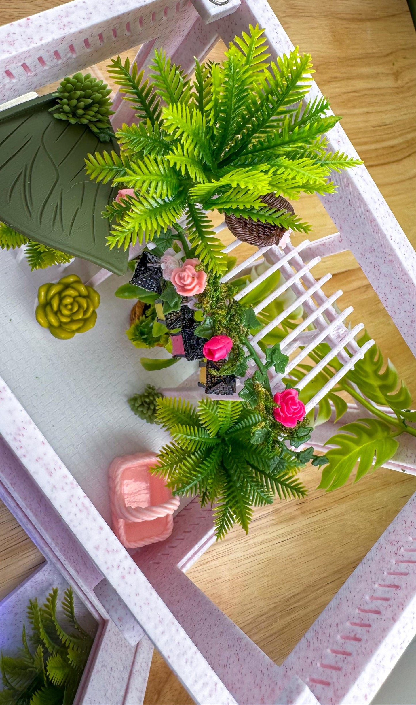 Decorated Jumping Spider greenhouse Enclosure, Magnetic Front and top opening - Pink Marble